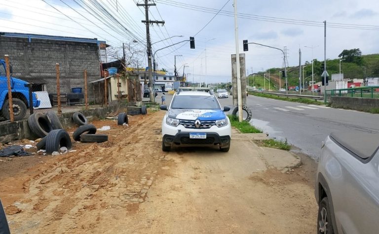 Homem morre em borracharia enquanto reparava roda de caminhão