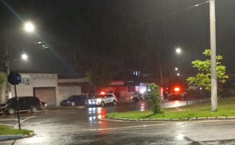 Homem tenta assaltar casal e acaba morto com ‘mata-leão’ em Vila Velha