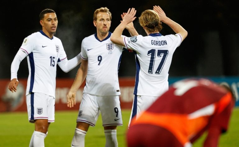 Inglaterra goleia e é primeira europeia na Copa do Mundo; Portugal apenas empata