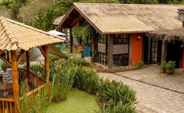 Javé compra e amplia pousada em Pedra Azul