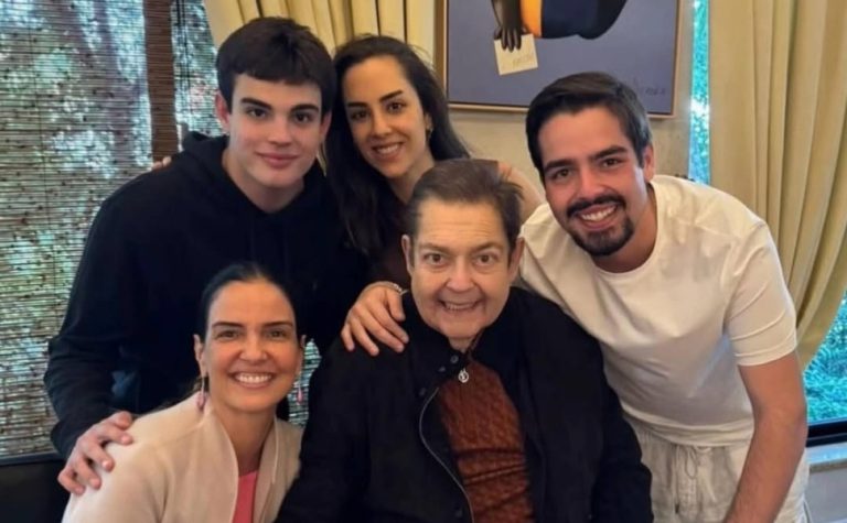 João Silva posta momento de Faustão em família
