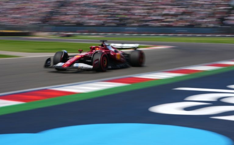 Leclerc lidera treino no México com duelos diretos por vaga na F1 em 2026
