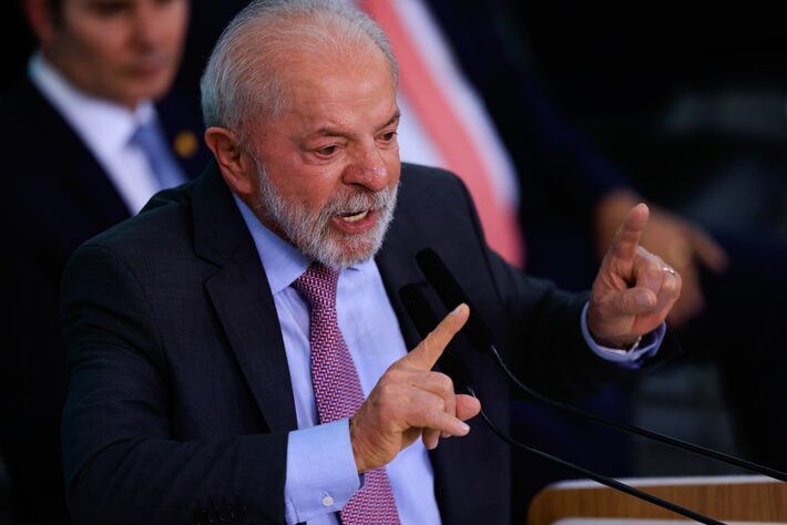 Lula diz que é preciso trabalho coordenado para não por em risco policiais e famílias inocentes