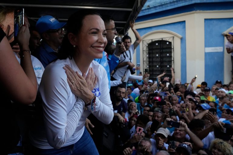 María Corina Machado se emociona ao receber notícia do Nobel da Paz