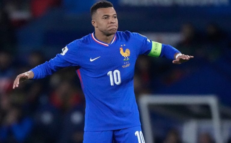 Mbappé marca, França vence e pode se garantir na Copa na segunda-feira