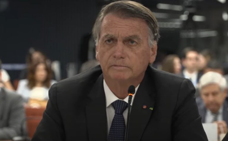Moraes autoriza que Bolsonaro faça almoço de aniversário da filha em casa