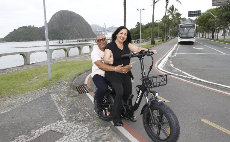 “Muita emoção”, diz ganhadora da bike elétrica