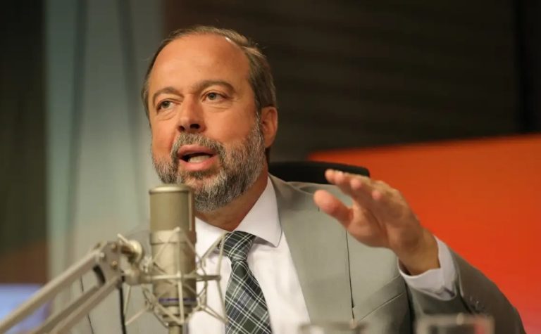 Não precisaremos do horário de verão neste ano, diz Alexandre Silveira