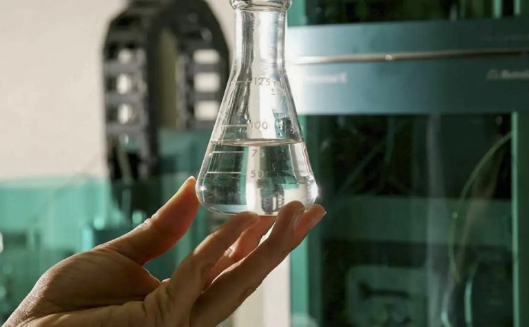 Notificações por intoxicação com metanol sobem para 43 no Brasil