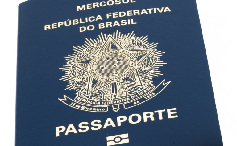 PF ameaça suspender emissão de passaportes em novembro por falta de verba