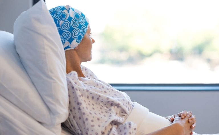 Pacientes com câncer de mama podem ter isenção do IR sobre aposentadoria; veja como