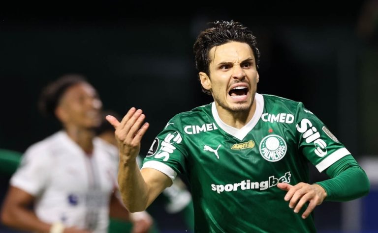 Palmeiras tem noite mágica, goleia LDU e pega Flamengo na final da Libertadores