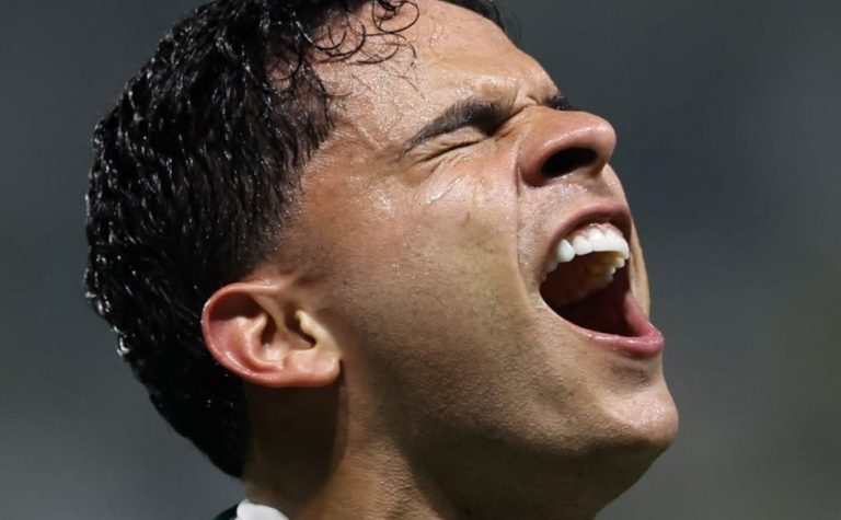 Palmeiras vence com gol de Bruno Rodrigues, falha de Jandrei e é líder isolado