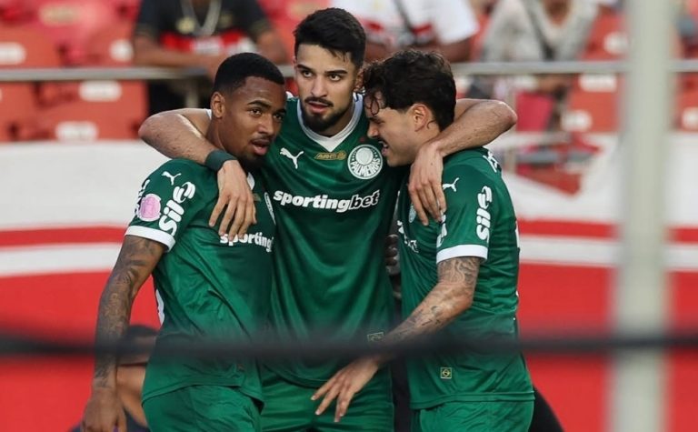 Palmeiras vira líder sob embalo de Flaco-Roque e retorno do ‘fator Allianz’