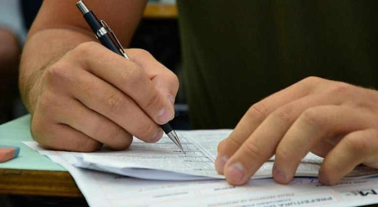 Governo de PE suspende Concurso Unificado após críticas por falta de cota racial