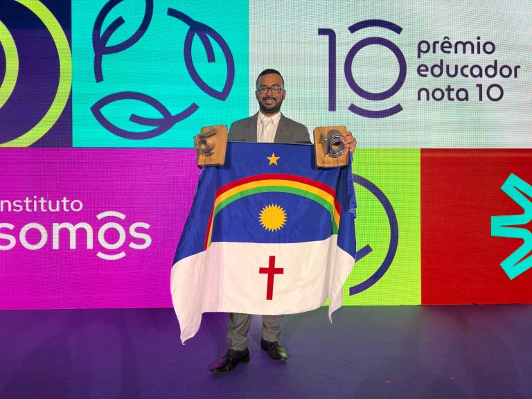 Professor de Pernambuco ganha Prêmio Educador Nota 10 e é eleito Educador do Ano