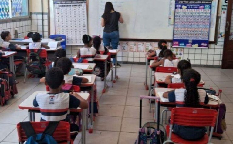 Professores de Vila Velha terão reajuste salarial de até 48%; veja novos valores