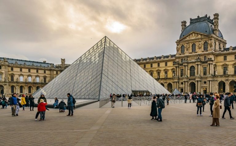 Qual pode ser o destino das joias roubadas no Museu do Louvre?