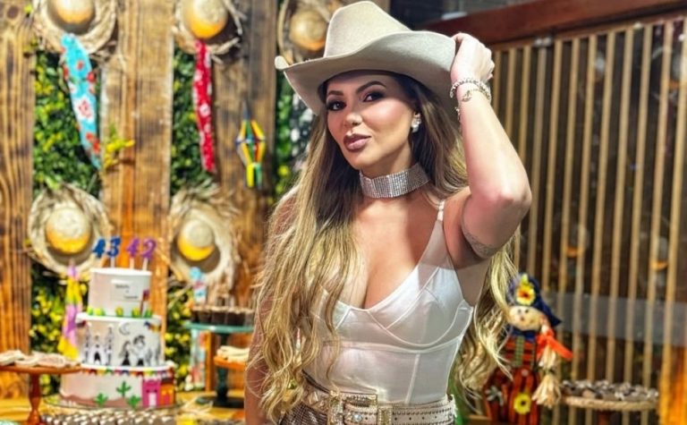 Quem foi Vanessa Rios, cantora que morreu aos 42 e planejava carreira internacional