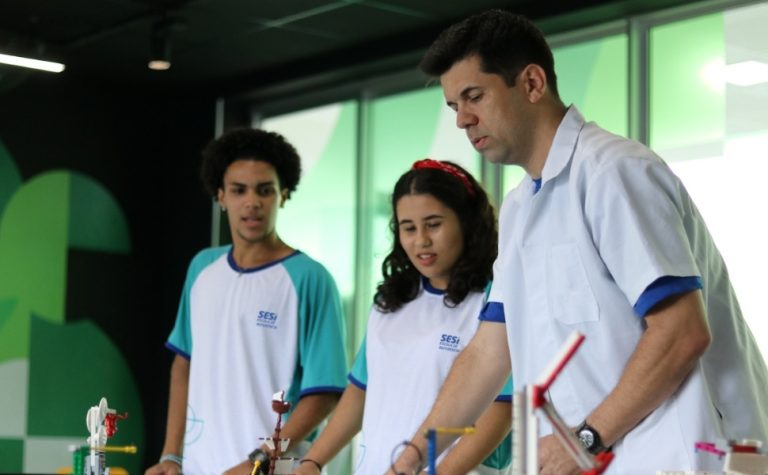 SESI abre inscrições para contratação de professores com salário de até R$ 5.200