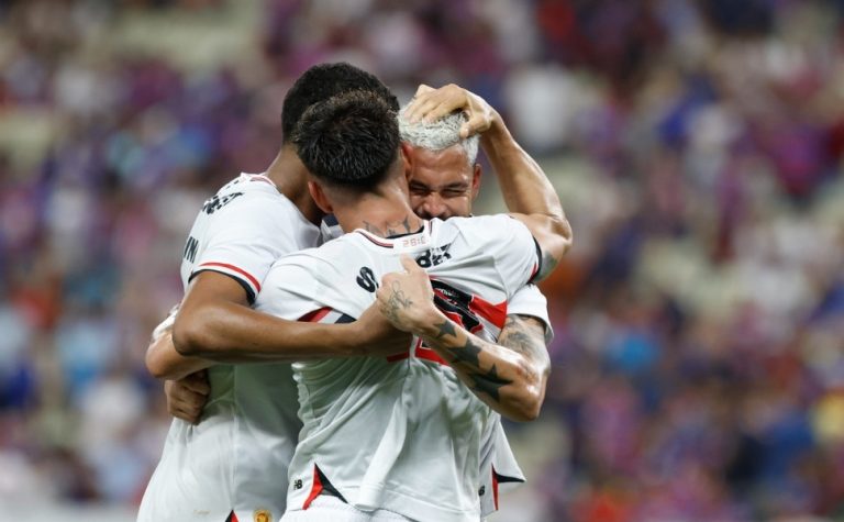 São Paulo vence o Fortaleza com um a menos e respira antes de encarar o Palmeiras