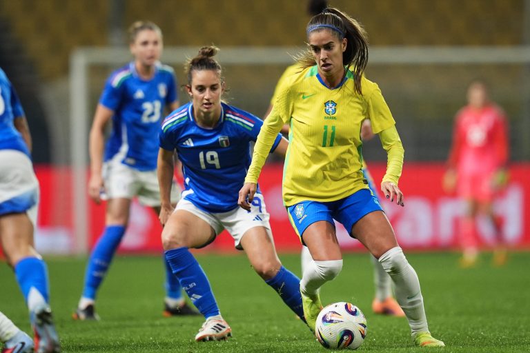 Seleção feminina desencanta e amplia freguesia sobre a Itália