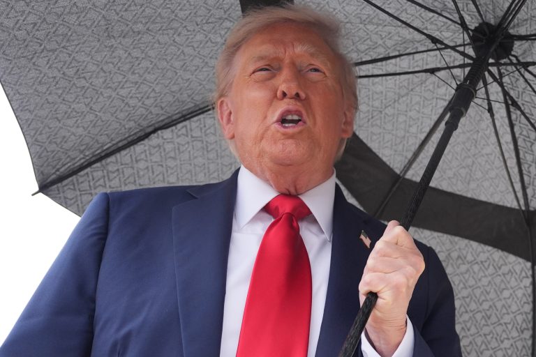 Trump embarca para Israel e diz que guerra acabou em Gaza