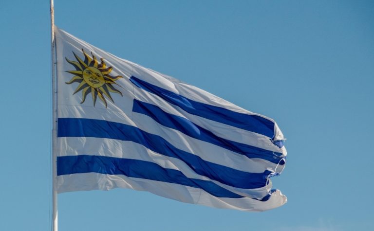 Uruguai aprova lei de eutanásia por ampla maioria no Senado