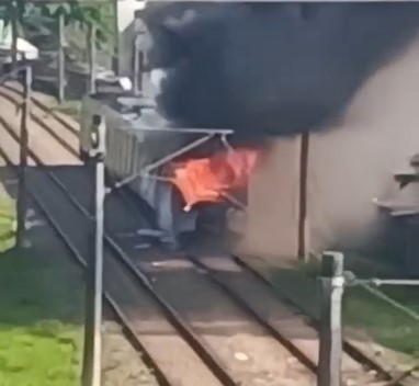 VÍDEOS: Incêndio em trem paralisa Linha Centro do Metrô do Recife neste sábado (25)