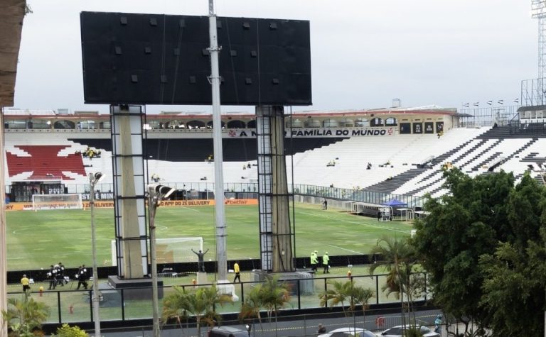 Vasco assina termo com a prefeitura e avança na reforma de São Januário
