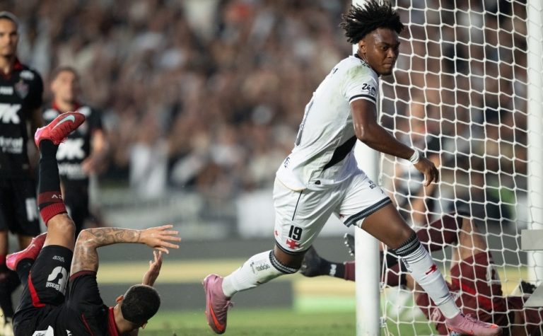 Vasco derrota o Vitória se afasta da zona do rebaixamento do Brasileirão