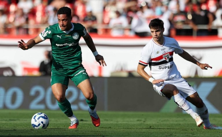 Vitor Roque retorna e reforça o Palmeiras