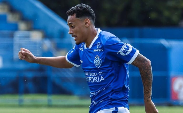Vitória renova contrato de atacante para 2026