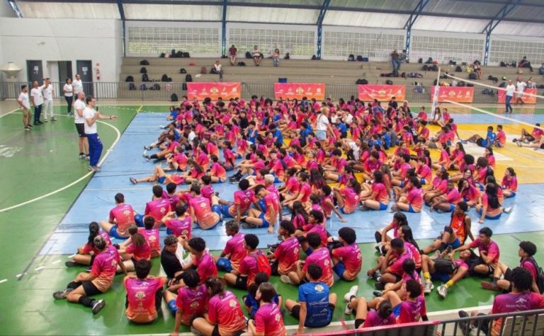 Vôlei gratuito para 300 jovens no Espírito Santo