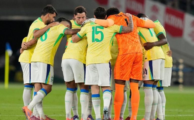 Zaga entrega e, de virada, Brasil sofre primeira derrota para o Japão na história