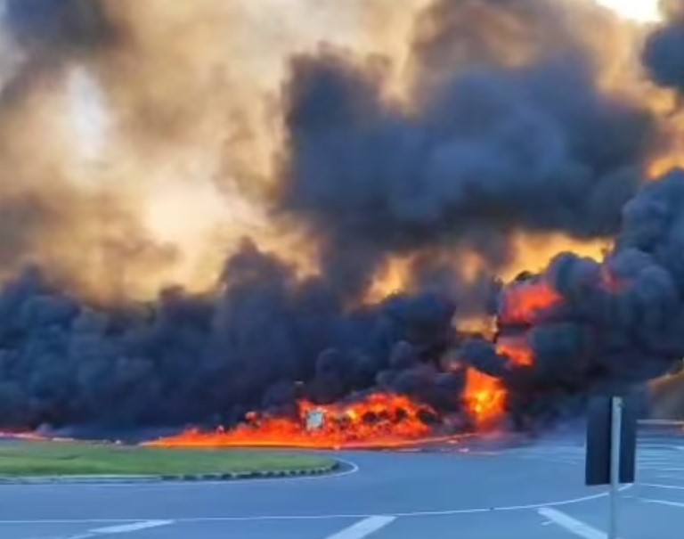 Acidente em Suape: motorista morre após carreta de combustível tombar e explodir