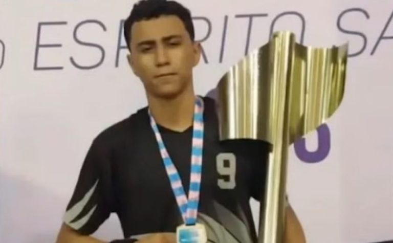 Adolescente de 16 anos é morto a tiros em beco de Vila Velha