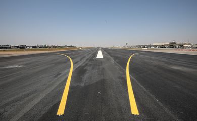 Aeroporto de Congonhas fecha após cachorro invadir pista