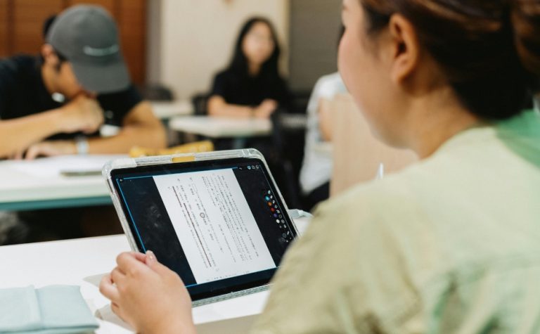 Avanço da tecnologia tem mudado até nomes de cursos