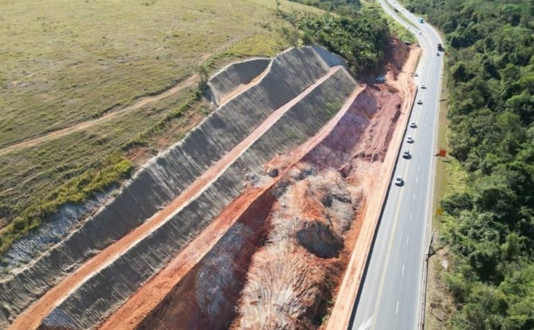 BR 101: quilômetro 246 na Serra será totalmente interditado para desmonte de rochas