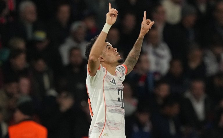 Bayern bate PSG na França e mantém 100% na Liga dos Campeões