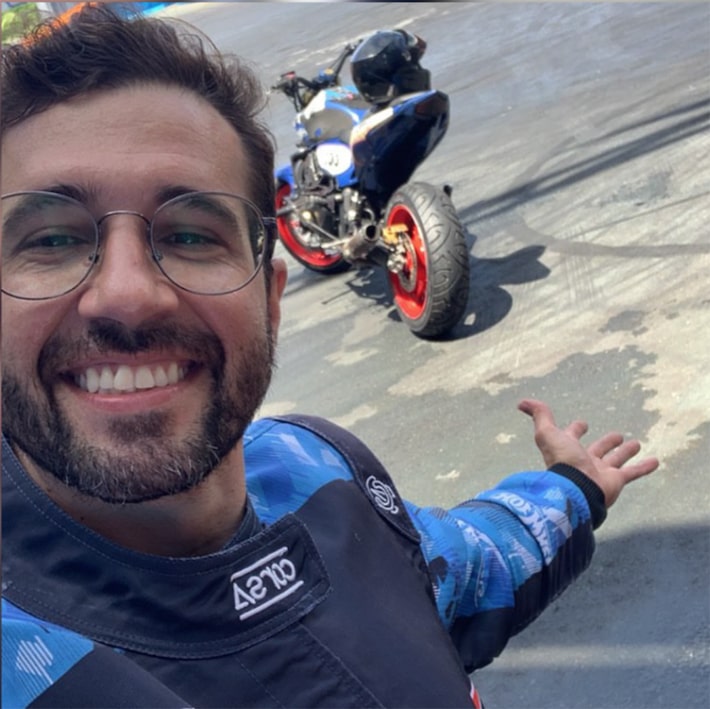 Beto Carrero suspende show acrobático após morte de piloto