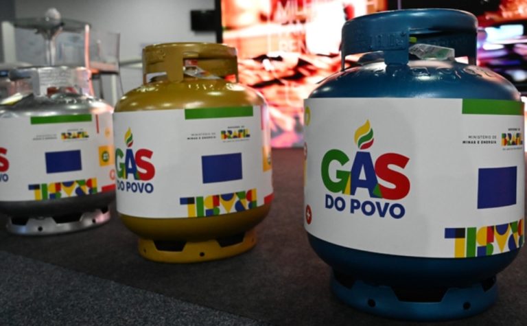 Caixa distribui vale recarga do Gás do Povo em dez capitais; veja quais são