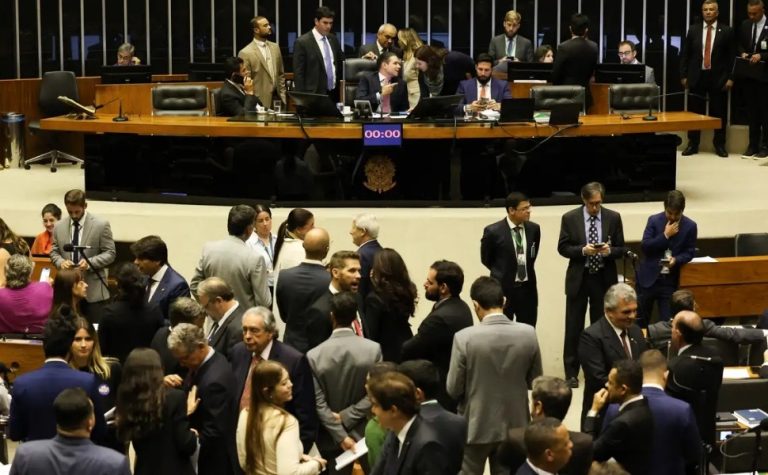 Câmara aprova ampliação gradual da licença-paternidade