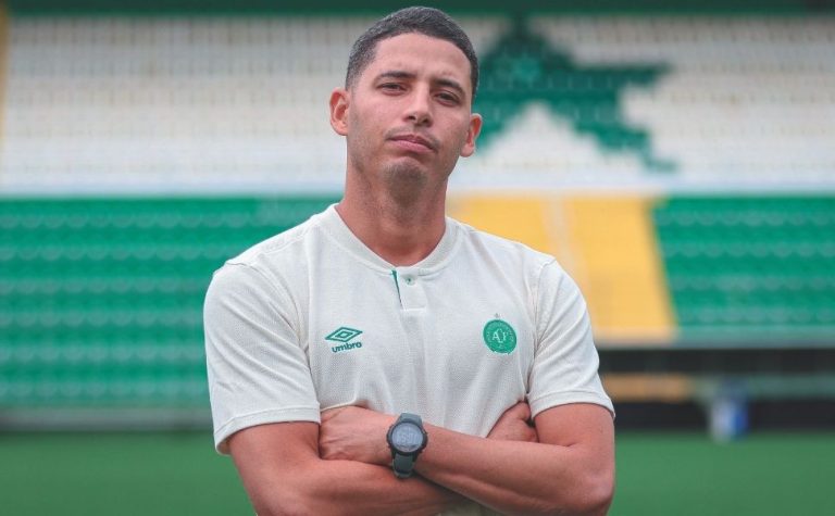 Capixaba celebra acesso com a Chapecoense: “Estou vivendo um sonho”