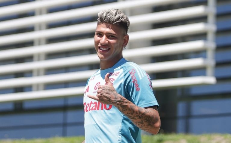 Carrascal sofre edema ósseo e vira dúvida no Flamengo para os próximos jogos