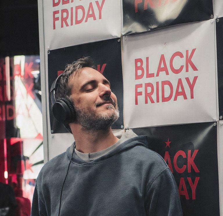 Cerca de 55% dos brasileiros ainda não sabem se vão aproveitar a Black Friday