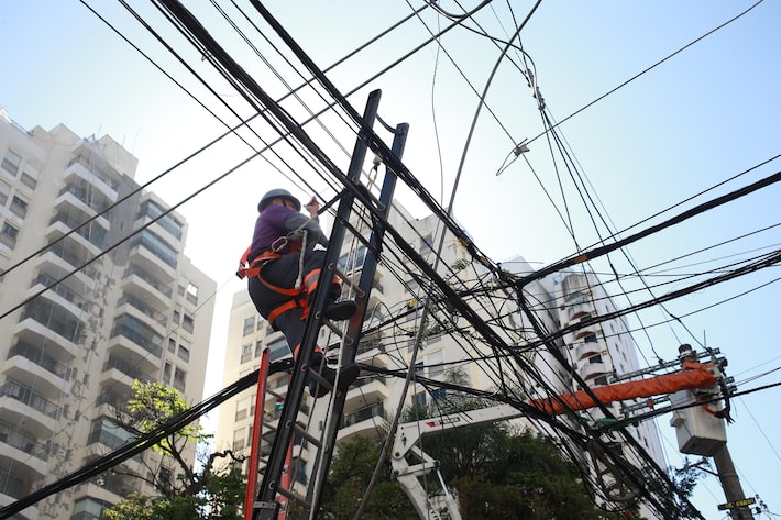 Cidade do litoral de SP aprova lei que obriga fiação elétrica a ser subterrânea