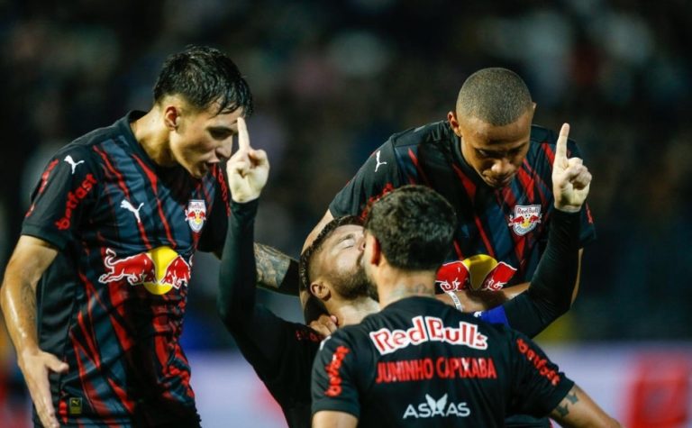 Corinthians leva gol no fim e perde para o Bragantino