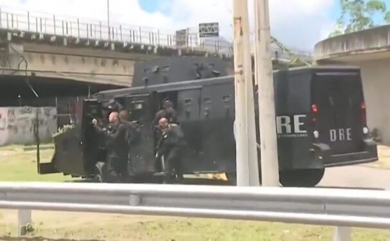 Criança é baleada dentro de escola durante tiroteio no Rio de Janeiro